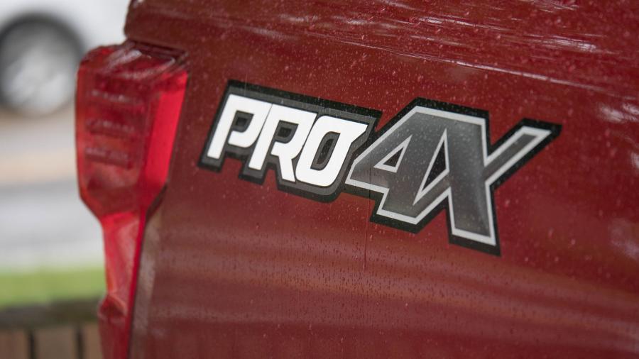 Логотип Nissan Titan XD PRO-4X 2017 года  (NA) (фото 4 из 23)